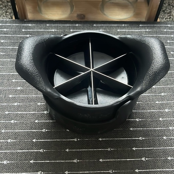 Pampered Chef Veggie Wedger #2417 Vegetable and Citrus Cutter & Apple Slicer - Picture 1 of 5